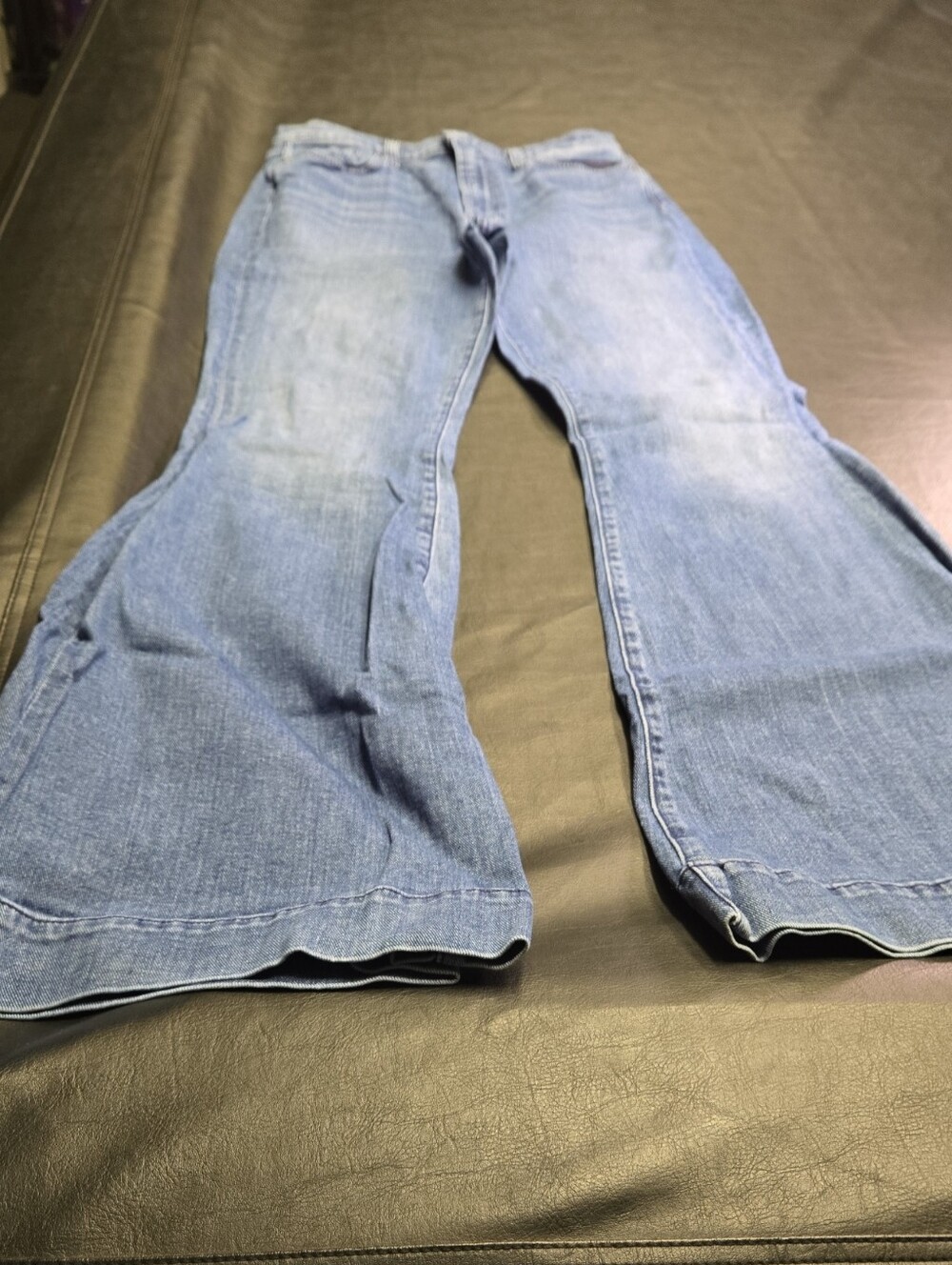 Light Wash Flared Jeans - Blue